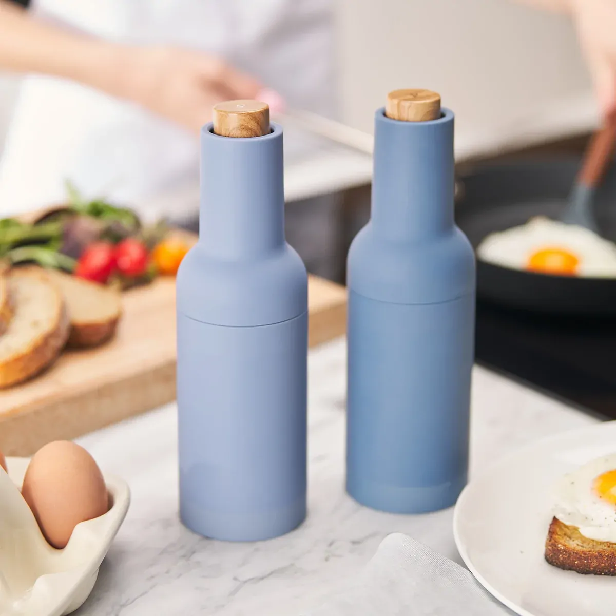 Salt and Pepper Electric Grinder Battery Operated Set - Blue